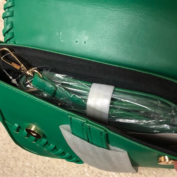 VICI UE Kelly green saddle bag. NEW includes 2 different straps SUG RE $70 - Picture 16 of 16